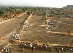 औरंगाबादच्या गोळेगावातही 'तुफान आलंया', वॉटर कपसाठी श्रमदान सुरु