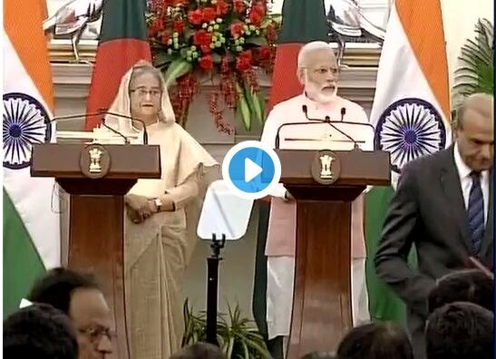 Narendra Modi And Sheikh Hasina Laughed As Anchor Misspoke 'दोन्ही पंतप्रधानांनी पायउतार व्हावं' निवेदकाच्या घोळाने हास्यकल्लोळ