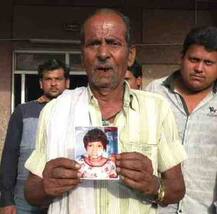 यूपीतील \'मोगली गर्ल\' प्रकरणात ट्विस्ट, चिमुरडीचे पालक समोर