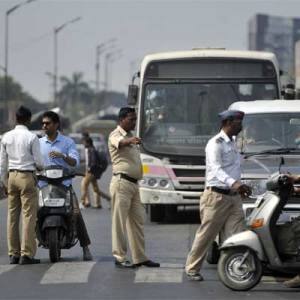 राज्यात लवकरच नवीन वाहतूक दंड आकारणी, 'हे' नियम मोडल्यास कारवाई Maharashtra traffic rule violation state will soon impose new fine rules राज्यात लवकरच नवीन वाहतूक दंड आकारणी, 'हे' नियम मोडल्यास कारवाई
