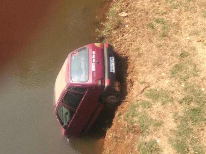 कोल्हापूर शहरात गेल्या 24 तासांमध्ये दोन वेगवेगळ्या घटनांमध्ये 5 गाड्या पाण्यात सापडल्या आहेत. यात चार दुचाकी तर एका मारुती कारचा समावेश आहे. 