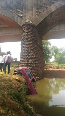 कोल्हापूरमध्ये 24 तासांमध्ये पाच गाड्या पाण्याबाहेर