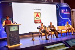 येत्या दोन वर्षात सर्व ग्रामपंचायती फायबर ऑप्टिकलने जोडणार : मुख्यमंत्री