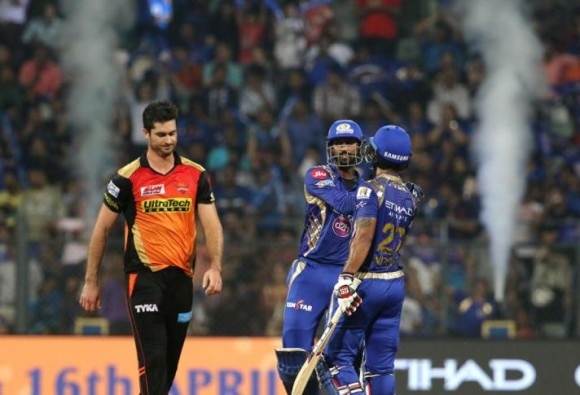 Mumbai Indians Beat Sunrisers Hyderabad By Four Wickets मुंबई इंडियन्सचा हैदराबादवर चार गडी राखून दणदणीत विजय