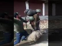 श्रीनगरमध्ये फुटीरतावाद्यांचं CRPF जवानांशी गैरवर्तन, व्हिडीओ व्हायरल
