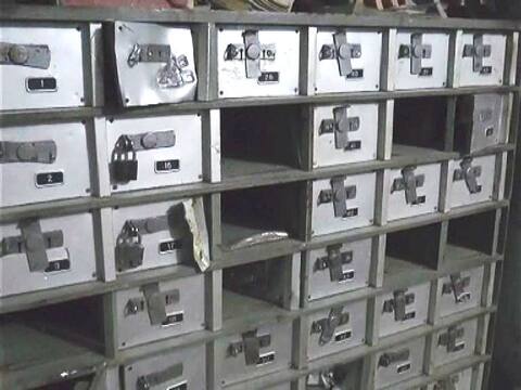 चोरट्यांनी 19 लॉकर फोडले, 60 तोळे सोनं चोरीला