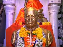 महामानवाला अभिवादन करण्यासाठी दीक्षाभूमीवर जनसागर