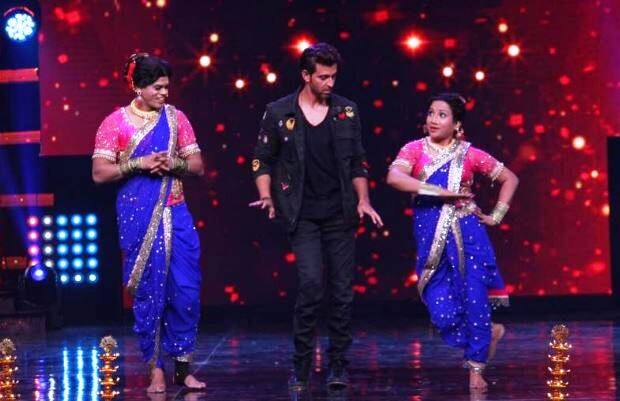 Siddharth Jadhav Dance With Hrithik Roshan On Pingaa Song In Nach Baliye 'पिंगा'वर सिद्धार्थने साडी नेसून हृतिकला नाचवलं!
