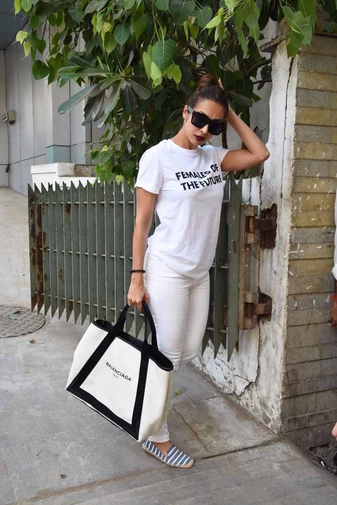 अभिनेत्री मलायका अरोराचा सॉलिड लूक