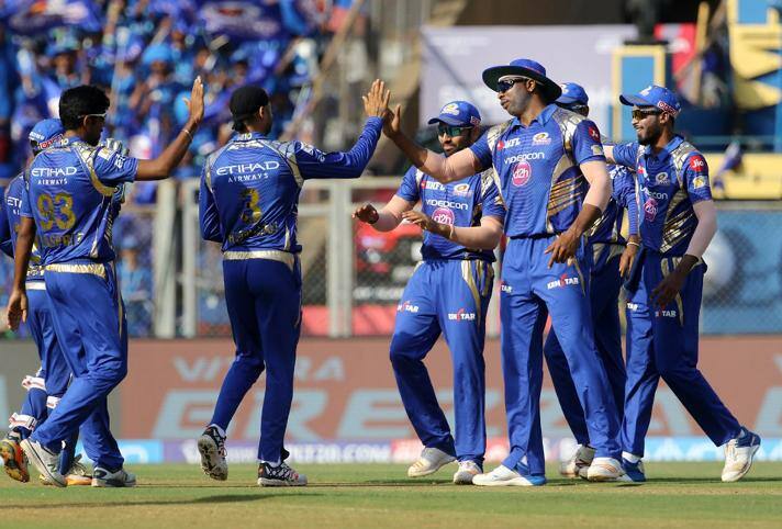 आयपीएलमध्ये सर्वाधिक सामने जिंकणारा मुंबई इंडियन्स पहिला संघ ठरला आहे. आतापर्यंत मुंबई इंडियन्सनं 95 सामन्यात विजय मिळवला आहे. 