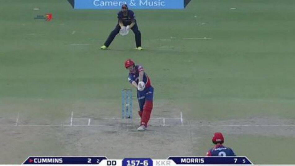 Pat Cummins Remains Not Out Even After Ball Hit The Stumps चेंडू स्टम्पवर लागूनही फलंदाज बाद नाही