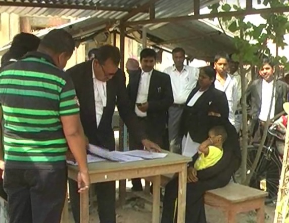 कोर्टातच बायकोला ‘ट्रिपल तलाक’ देऊन पती फरार!