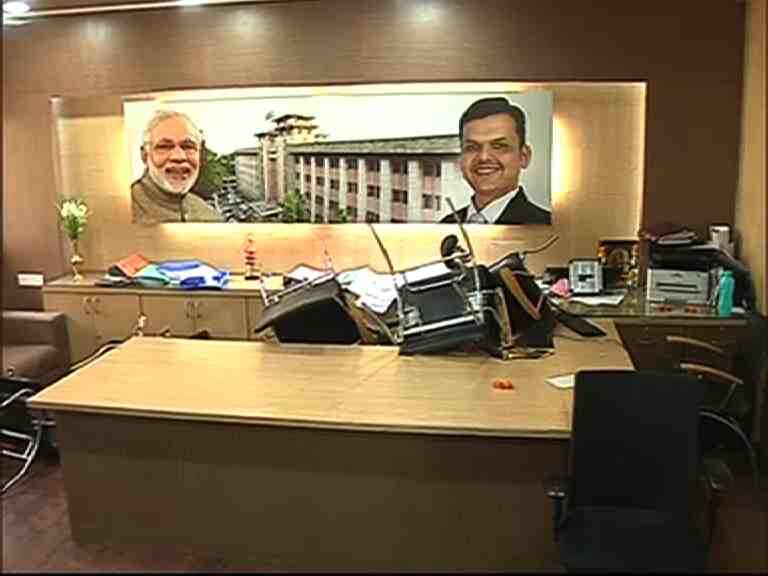 Pune Bjp Workers Fight Over Selection Of Approved Corporators Live Update पुण्यात स्वीकृत नगरसेवक निवडीवरुन भाजप कार्यकर्त्यांचा राडा