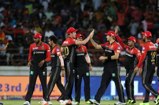 Ipl 2017 Match 20 Gayle Kohli Star As Rcb Beat Gujarat By 21 Runs In Rajkot गेलचं वादळ, बंगळुरुचा गुजरातवर 21 धावांनी विजय