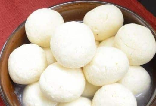 Grooms Relative Creates Ruckus Over Rasgulla Bride Reject To Marry एका रसगुल्ल्यावरुन भर मंडपात राडा, लग्नच मोडलं!