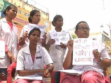 वाराणसीतील कॉलेज विद्यार्थ्यांचं मोदींना रक्तलिखित पत्र