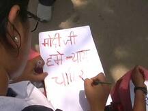 वाराणसीतील कॉलेज विद्यार्थ्यांचं मोदींना रक्तलिखित पत्र