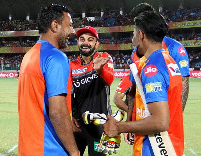 Virat Kohli Make Fun Of Jadejas New Look जाडेजाच्या नव्या लूकची विराटकडून थट्टा, फोटो व्हायरल