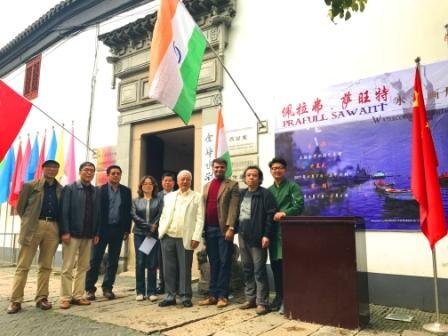 Tri Coular In Chinas Historic Shonhuwa Gallery चीनच्या ऐतिहासिक शॉनहुवा गॅलरीमध्ये फडकला तिरंगा