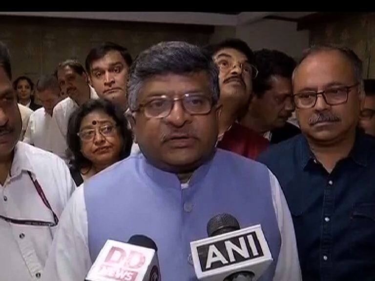Ravishankar Prasad Controversial Statment On Muslim Voters मतं न देऊनही मुस्लिमांना स्वीकारलं, रविशंकर प्रसाद यांचं वादग्रस्त वक्तव्य