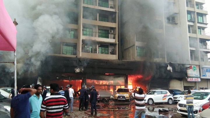 Big Fire At Kharghar Aditya Planet Building Latest Updates खारघरमध्ये शोरुमला भीषण आग, होरपळून दोघांचा मृत्यू