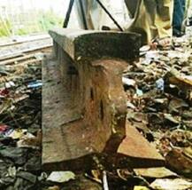सीएसटीजवळ रेल्वे रुळावर लोखंडी रॉड, घातपाताचा डाव उधळला