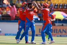 IPL10 : शंभर फलंदाजांना माघारी धाडणारा कार्तिक एकमेव विकेटकीपर