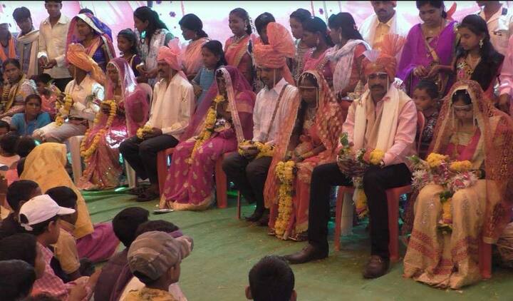 विशेष म्हणजे नवरदेव-नवरी यांनीही श्रमदान केल्यानं गावाचा उत्साह द्विगुणित झाला. परफेक्शनिस्ट अभिनेता आमीर खान यांच्या संकल्पनेतून ‘सत्यमेव जयते वॉटर कप’ स्पर्धा आयोजित करण्यात आली आहे.