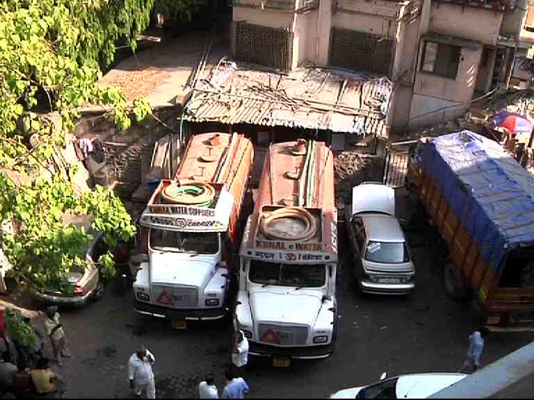 मुंबईतल्या हजारो विहिरी आणि बोअरवेलमधून पाण्याची तस्करी