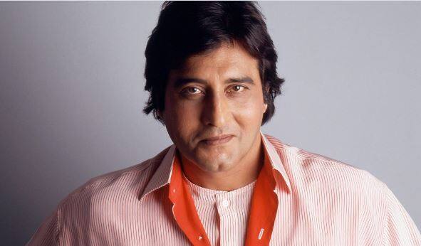 विनोद खन्ना यांनी ‘मेरे अपने’, ‘कुर्बानी’, ‘पूरब और पश्चिम’, ‘रेशमा और शेरा’, ‘हाथ की सफाई’, ‘हेरा फेरी’, ‘मुकद्दर का सिकंदर’, ‘अमर, अकबर, अँथोनी’ यांसारख्या शानदार सिनेमात काम केलं होतं. विनोद खन्ना यांनी करिअरची सुरुवात निगेटिव्ह भूमिकेने केली होती. नंतर ते हिरो बनले. विनोद खन्ना यांनी 1971 च्या ‘हम तुम और वो’ मध्ये प्रमुख भूमिका साकारली.