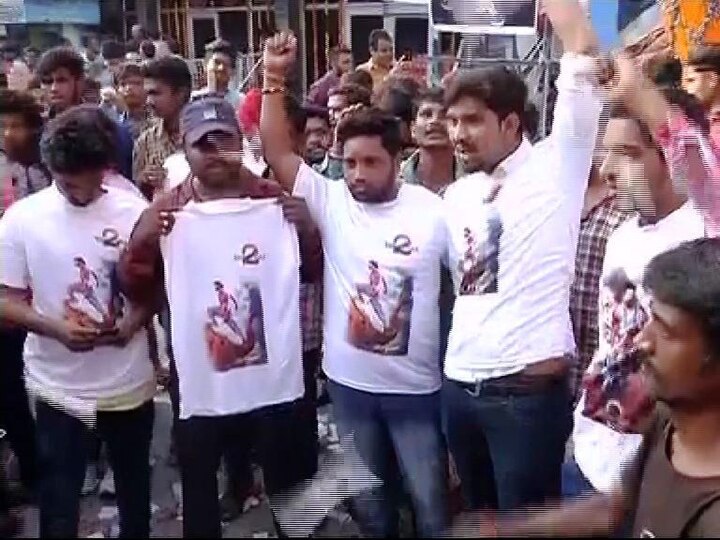 चंद्रपुरात जल्लोष राज्याच्या कान्याकोपऱ्यात बाहुबलीला जोरदार प्रतिसाद मिळतोय. चंद्रपुरातही चाहत्यांनी ढोल ताशाच्या गजरात बाहुबली-2चं स्वागत करण्यात आलं.
