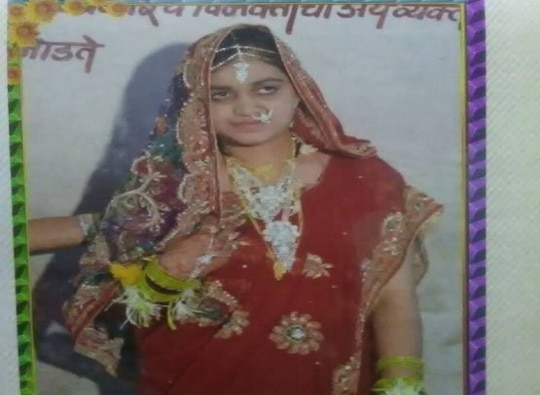 Solapur Lady Allegedly Committed Suicide For Asking Dowry कर्ज फेडण्यासाठी हुंड्याची मागणी, विवाहितेची आत्महत्या