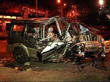 मुंबईत कार-ट्रकचा भीषण अपघात, 9 जण गंभीर