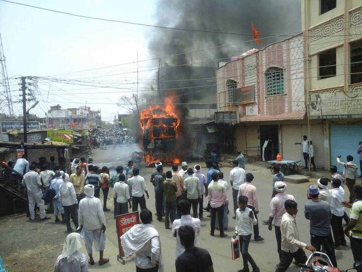 ट्रकमध्ये असलेल्या कापसाने अचानक पेट घेतल्याने ट्रक पूर्णपणे जळाला.