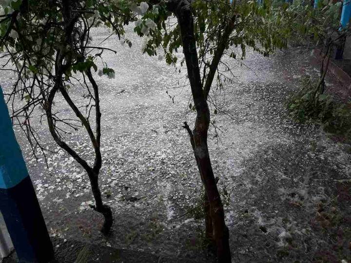 अंबासन, आसखेडा या गावात गारपीट झाली.