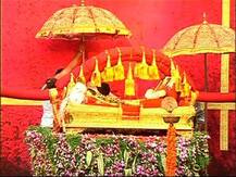 अंबाबाईच्या चरणी 26 किलोची सोन्याची पालखी अर्पण