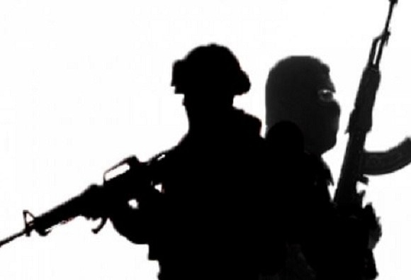 Terrorist Attack On Crpf Troop In Shrinagar Latest Updates काश्मीरमध्ये सीआरपीएफच्या ताफ्यावर दहशतवादी हल्ला, एक जवान शहीद