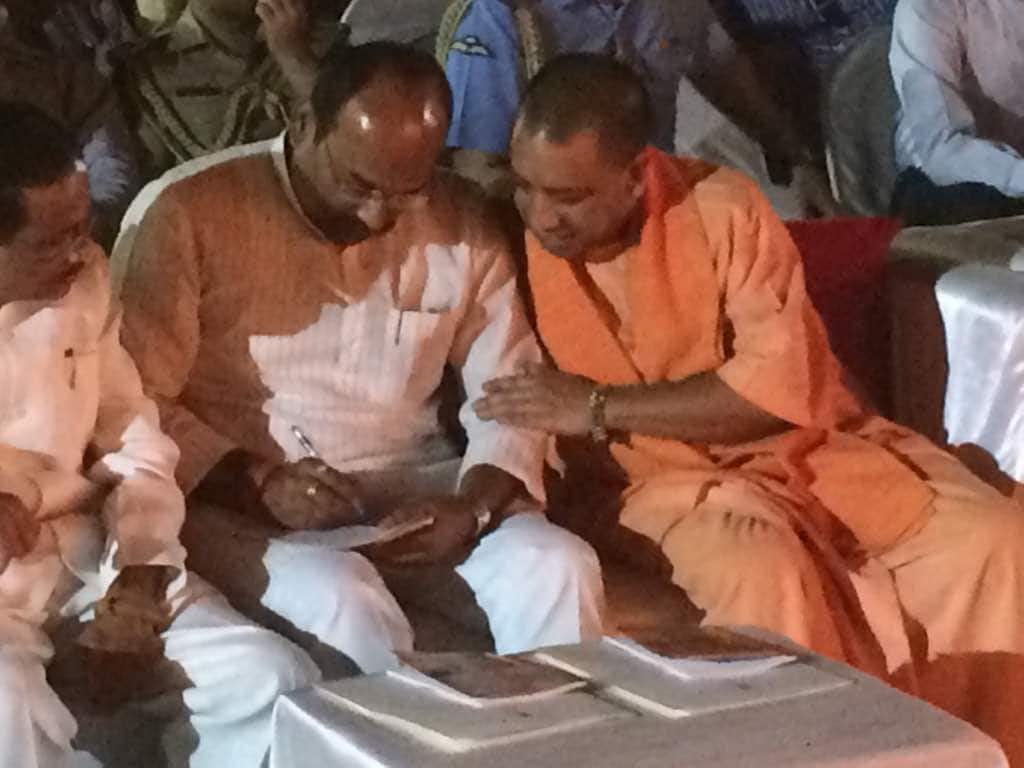 Maharashtra Day Programme In Lucknow Latest Updates योगी जेव्हा 'जय महाराष्ट्र'ने भाषणाची सुरुवात करतात..