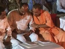 योगी जेव्हा \'जय महाराष्ट्र\'ने भाषणाची सुरुवात करतात..