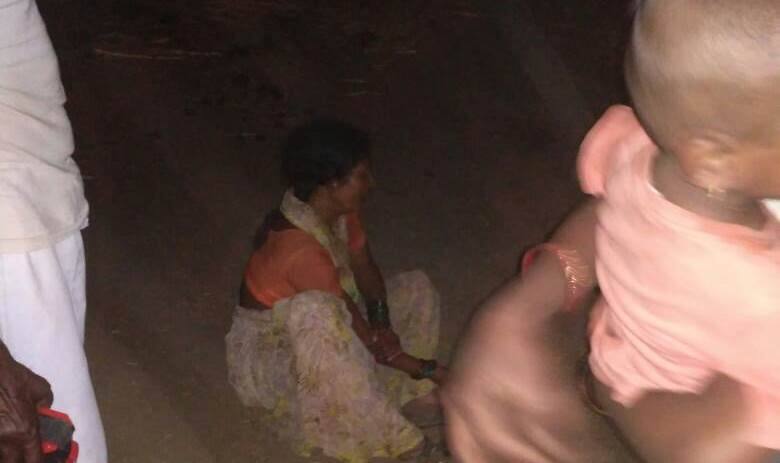 दरवाजा उघडा ठेऊन झोपणं पडलं महागात, 30 हजारांचा ऐवज लंपास Robbery In Shrigonda Three Robber Absconding Latest Update दरवाजा उघडा ठेऊन झोपणं पडलं महागात, 30 हजारांचा ऐवज लंपास