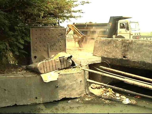 मुंबईत यंदाही नालेसफाईचे तीनतेरा, खोटा गाळ उपसून मुंबईकरांची फसवणूक