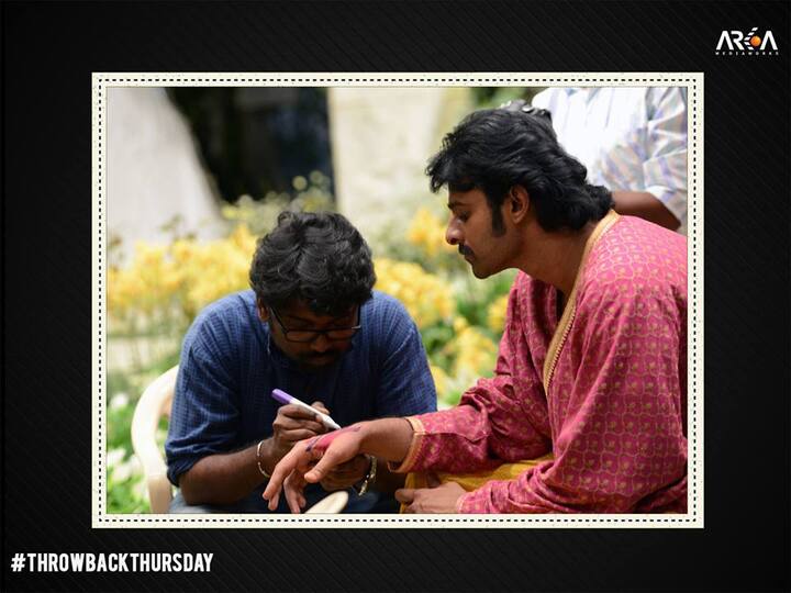 या सिनेमातील एका गाण्यासाठी प्रभासने हातावर टॅटू काढला होता. हा त्याचवेळचा फोटो आहे. (Photo: Arka Mediaworks)  