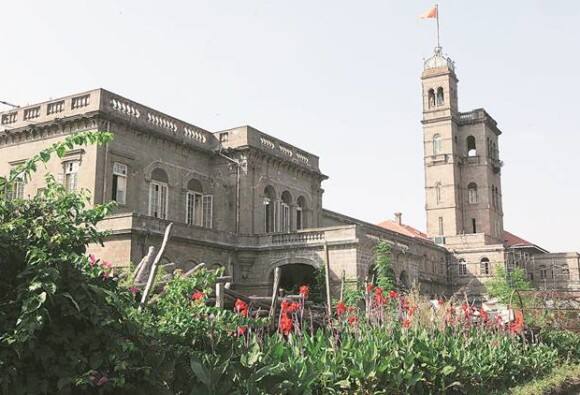 पुणे विद्यापीठाच्या वसतिगृहात विद्यार्थिनीची आत्महत्या