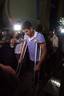 जस्टिन बिबरचा क्रेझी फॅन, अर्जुन तेंडुलकर कुबड्या घेऊन कॉन्सर्टला!