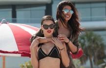 Miami Beachवर मनसोक्त डुंबताना प्रियांका चोप्रा!