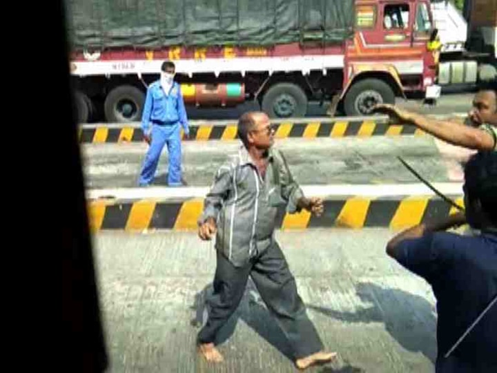 Sword In Hand Of Truck Driver In Dhule Latest Updates VIDEO : ...आणि रागाच्या भरात ट्रकचालकाने तलवार उगारली!
