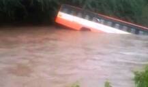 कर्नाटकात भूस्खलन, बस वाहत्या तलावात बुडाली