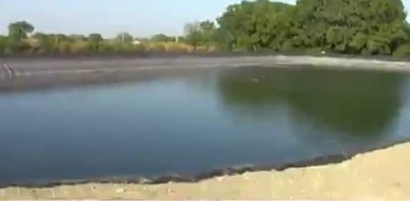 राज्यात वर्षभरात 5 टक्के शेततळ्यांची कामं पूर्ण, फडणवीस सरकारची पोलखोल Only 5 Percent Farm Pond Work Complete In Maharashtra Latest Update राज्यात वर्षभरात 5 टक्के शेततळ्यांची कामं पूर्ण, फडणवीस सरकारची पोलखोल