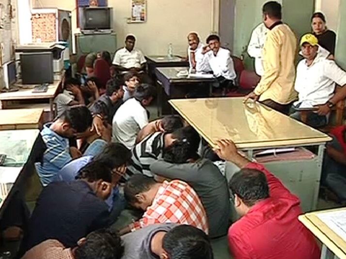 Aurangabad Engineering Paper Latest Update झालेला पेपर घरात, 27 विद्यार्थ्यांसह शिवसेना नगरसेवक ताब्यात