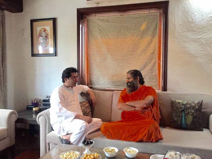 Ramdev Baba Met With Raj Thackeray Latest Updates योगगुरु रामदेव बाबा राज ठाकरेंच्या भेटीला